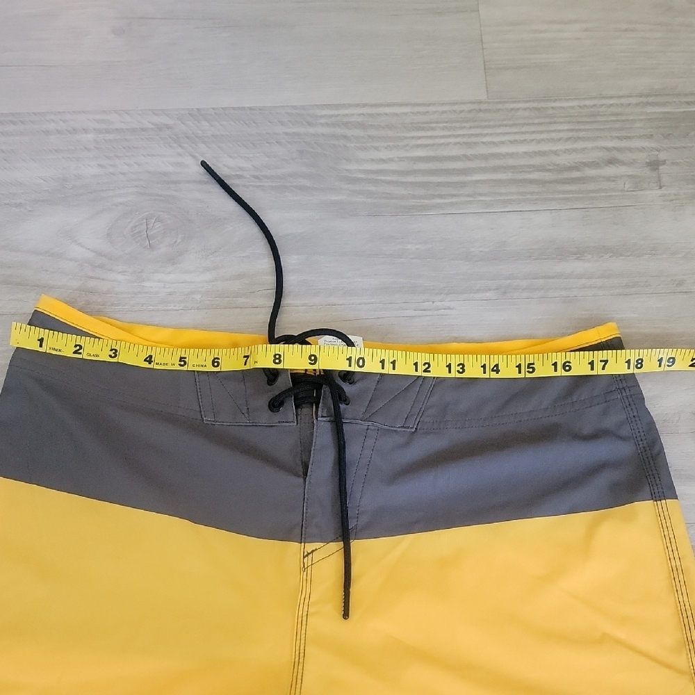 Oakley Men's Yellow and Gray Swim Shorts - Picture 7 of 7